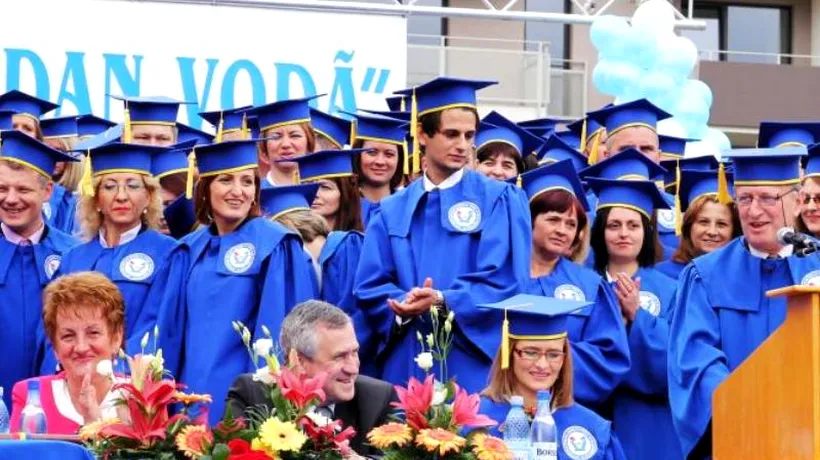 Mai multe cadre didactice și studenți de la o universitate privată din Cluj au fost trimiși în judecată pentru corupție