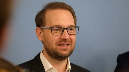 Fritz și-a luat asistent virtual bazat pe inteligență artificială. Cu ce se ocupă Timi