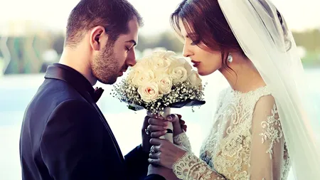 Era la nuntă, în culmea fericirii, când brusc, i-a apărut fosta soție. Tânăra s-a îndreptat spre mireasă și i-a șoptit ceva. Imediat, mirele a început să fugă de groază