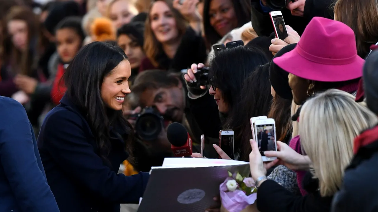 Cine este designerul care ar putea realiza rochia de mireasă a lui Meghan Markle