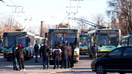 Ce pedeapsă a primit de la colegi un șofer de autobuz care a „spart” greva STB. La ora 9.00, doar 17 vehicule se aflau în traseu