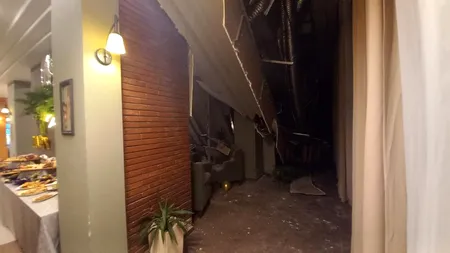 VIDEO EXCLUSIV | Momente de groază la o petrecere de majorat din Herculane. Tavanul unui restaurant s-a prăbușit, rănind participanții de la eveniment