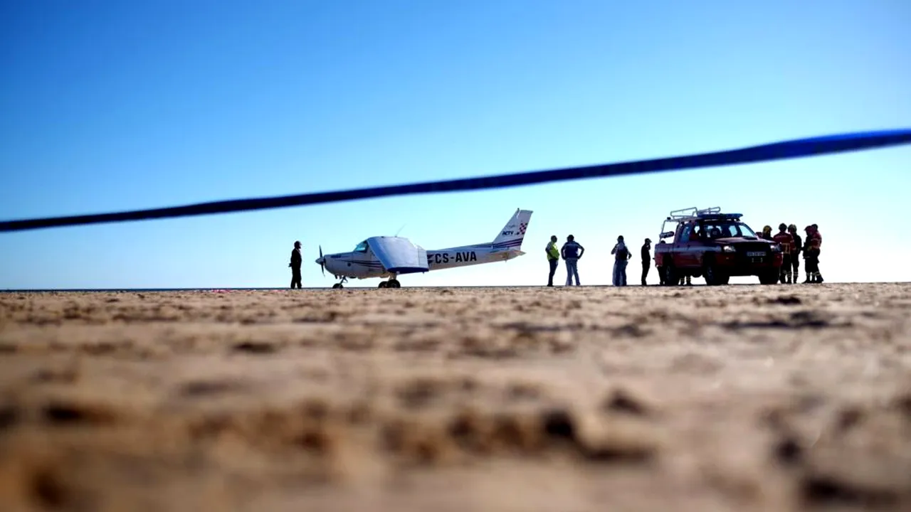 Tragedie în Portugalia: un copil și un bărbat, omorâți de un avion care a aterizat pe plajă