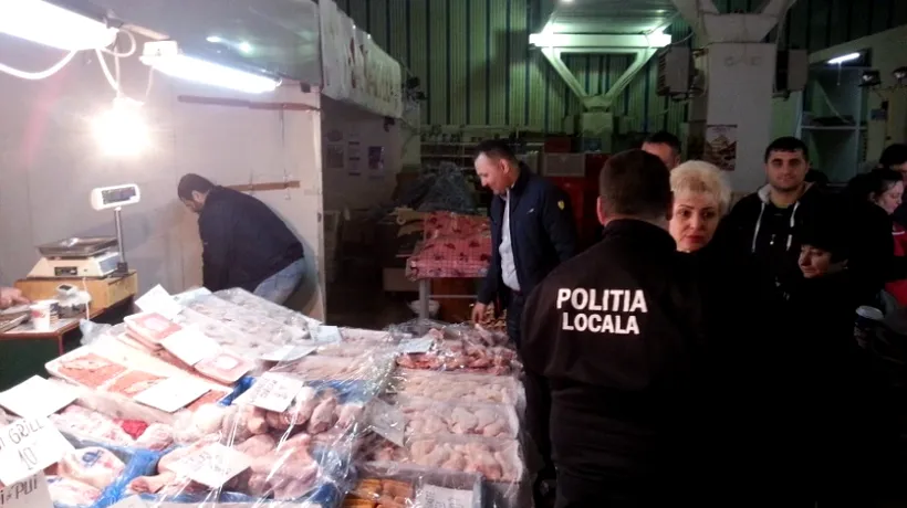 Peste o tonă de carne de pui fără acte, dar și 21 de tone de mere, confiscate de polițiști
