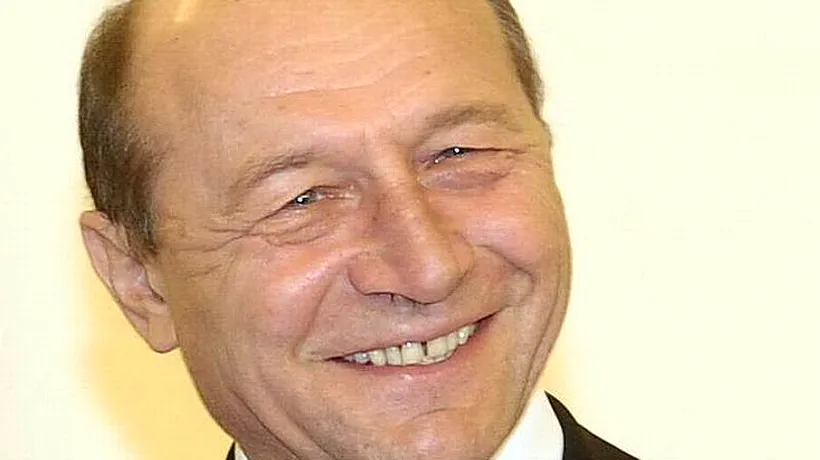 Traian Băsescu a postat pe Facebook fotografii cu nepoțica sa