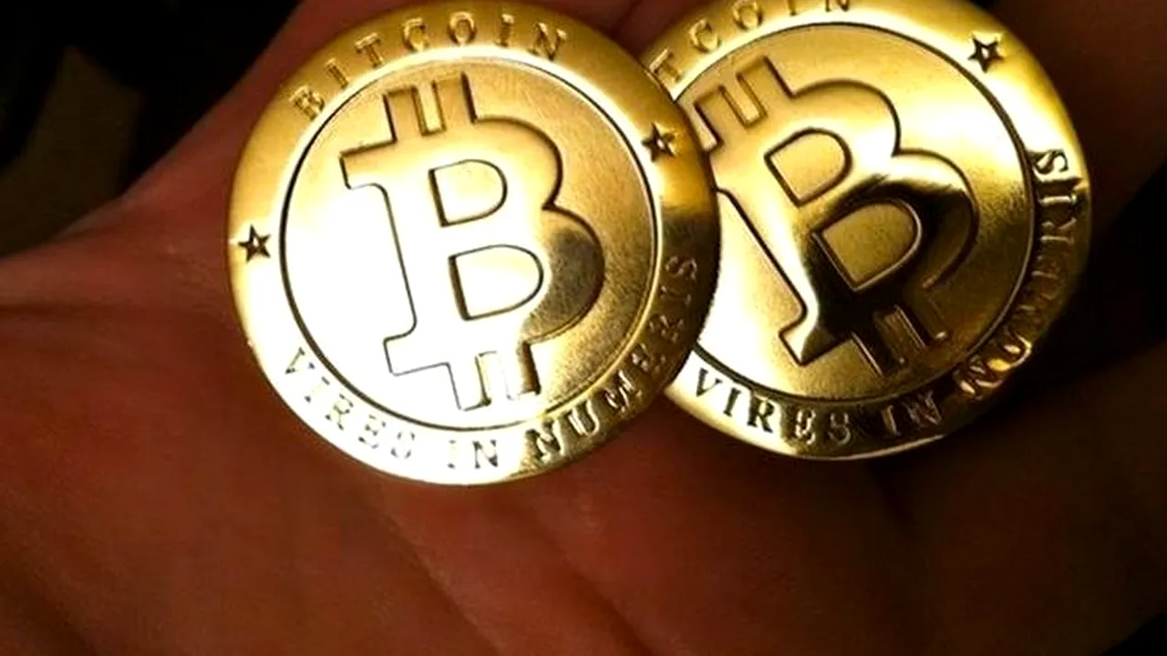 Presupusul creator al bitcoin, urmărit de reporteri pe autostradă, neagă orice legătură cu moneda