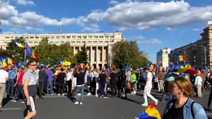 LIVE UPDATE | Facturile mari la curent scot românii în stradă. Protestatarii au ajuns în fața Guvernului – FOTO & VIDEO
