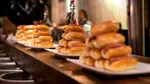 Tradiții bizare de 4 Iulie. Cum a ajuns mâncatul de hot-dog un concurs național urmărit de milioane de americani