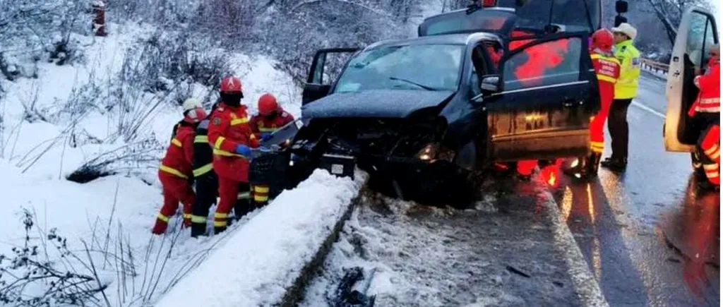 Accident în Brașov! Un șofer a pierdut controlul volanului și a derapat într-un cap de pod. Șapte persoane au fost transportate la spital