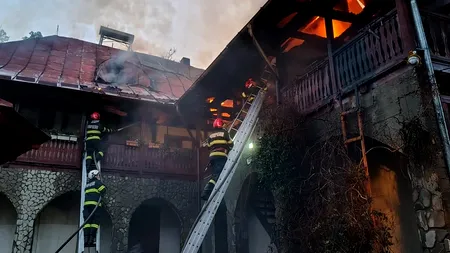 Explicația preoților pentru cărțile de tarot de la Mănăstirea Bisericani. Lăcașul sfânt, mistuit de un incendiu soldat cu o victimă