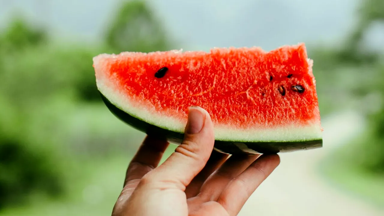 Puțini oameni știu! Ce se întâmplă, de fapt, după ce mănânci PEPENE roșu