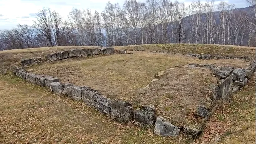 Doi români trăiesc izolați, între comori și ruine sacre, într-un cătun clădit pe templele DACILOR