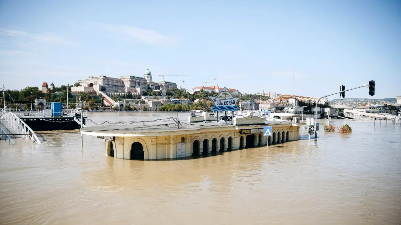 Inundațiile fac RAVAGII în drumul lor către România. Când va intra în țara noastră viitura de pe Dunăre. Administraţia Apele Române, anunț important