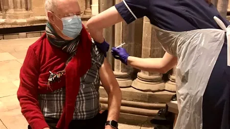 Cum s-a transformat o catedrală în centru de vaccinare anti-COVID (FOTO/VIDEO)