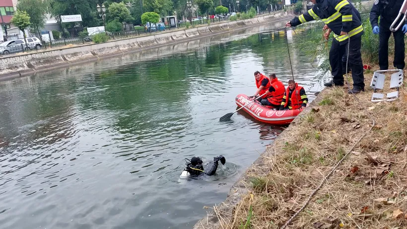 FOTO | Un bărbat de 50 de ani a murit înecat, după ce a căzut, sâmbătă, în râul Dâmbovița
