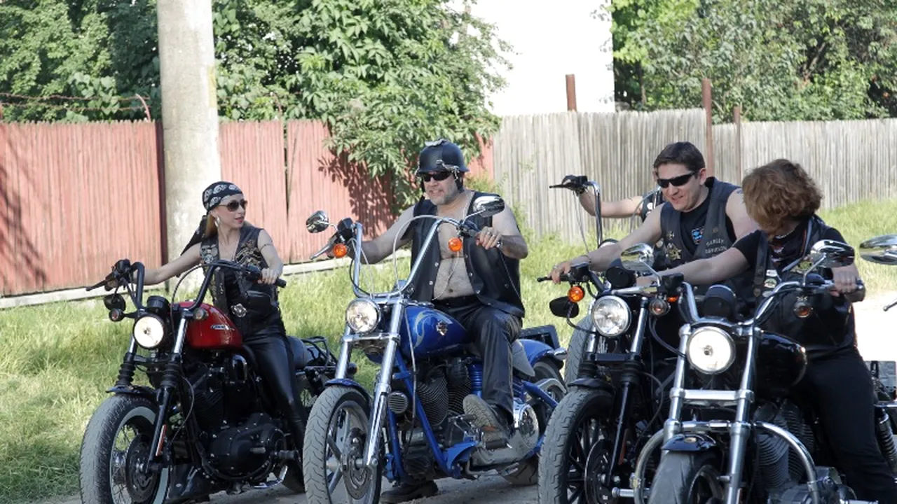 Bogdan Naumovici este Zeus, rockerul care-și turează motorul pe ulițele din Las Fierbinți

