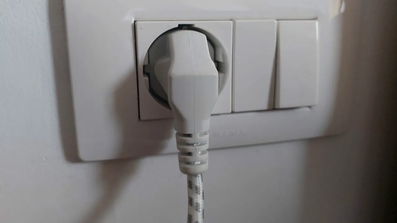 Aparatul din casă care CONSUMĂ cât 3.000 de becuri economice. Consumă în 15 minute cât alte aparate în 24 de ore