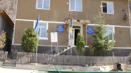 Conflict încheiat de Poliție între primarul comunei Podeni (PPU-SL) și contracandidatul său (PNL). Două persoane au fost transportate la spital, în urma folosirii spray-ului lacrimogen