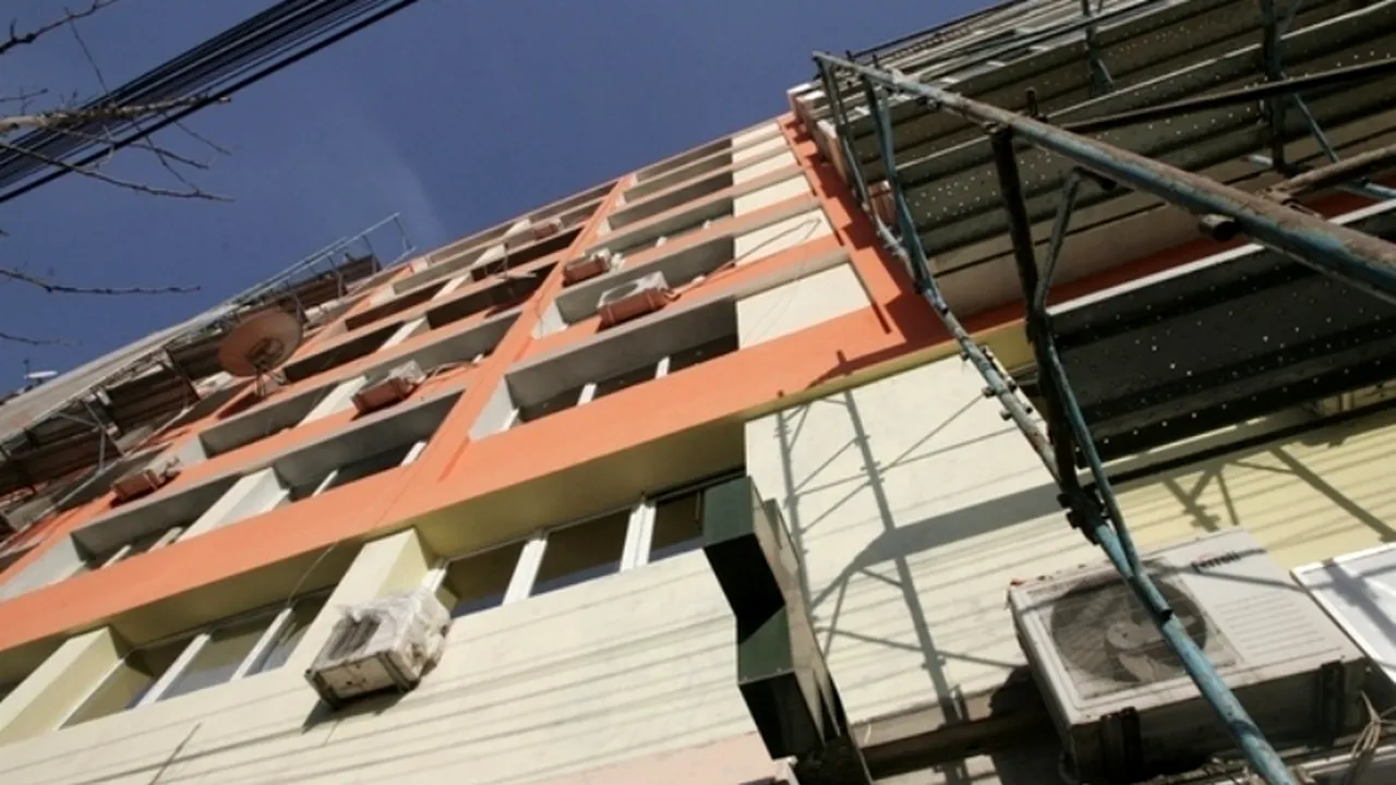 Montarea aparatelor de aer condiționat și a antenelor pe fațadele clădirilor ar putea fi interzisă în București