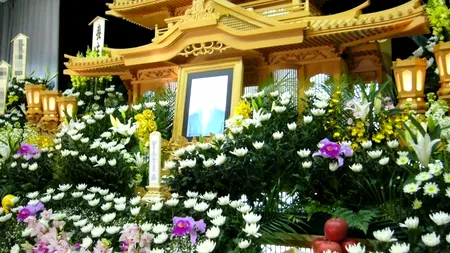 Toți colegii îi plângeau de milă până au aflat adevărul. Ce ascundea japonezul care le-a spus șefilor că i-au murit 12 rude