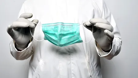 Românii nu vor mai fi obligați să poarte masca în aer liber, începând de la 1 martie - surse