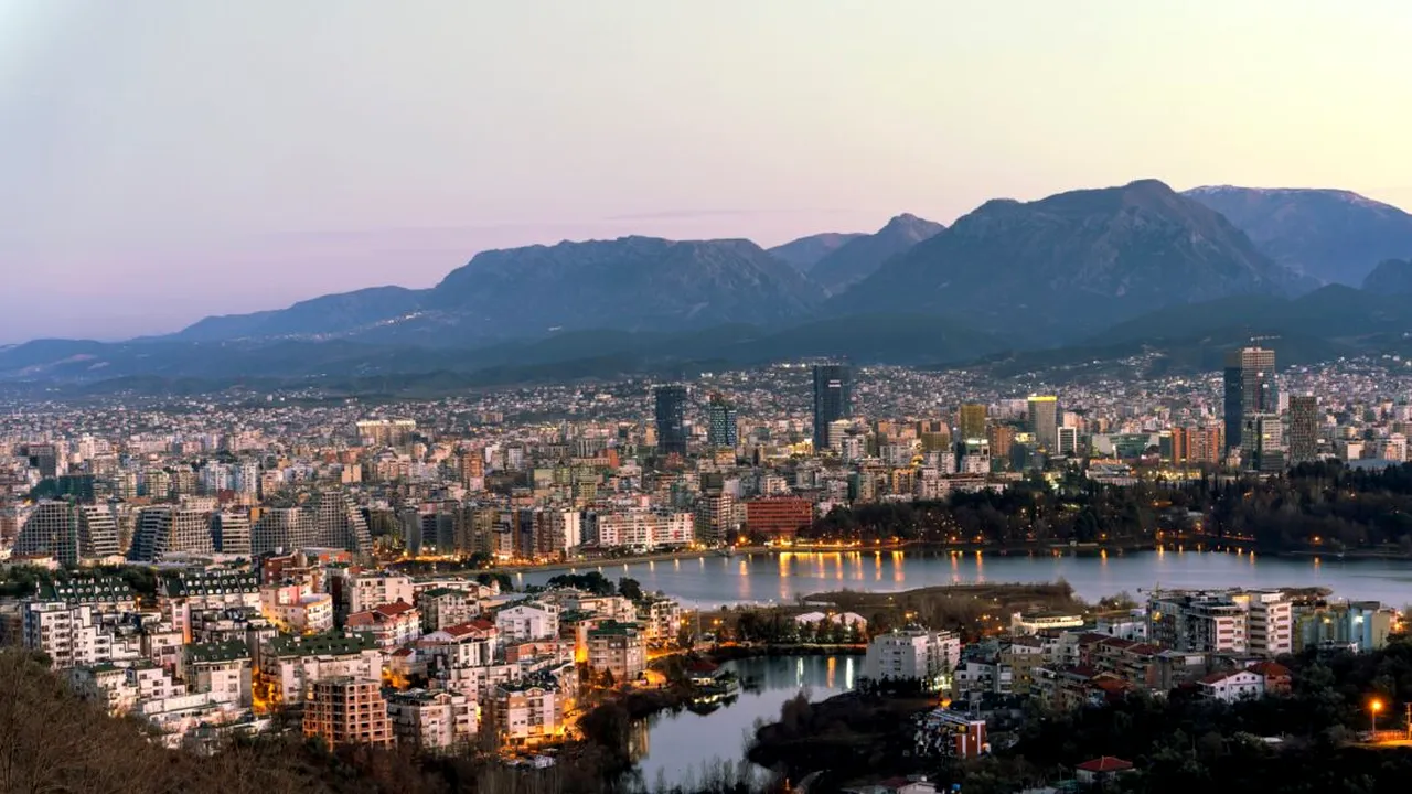 Țara în care ar putea să se interzică bancnotele. Aici, „banii cash fac legea”, iar mulți locuitori nici nu dețin conturi bancare