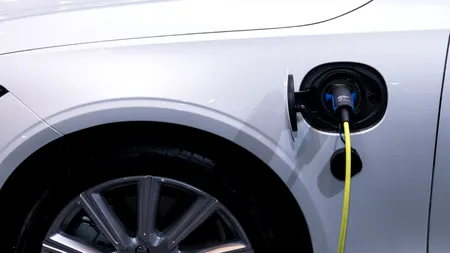 Cât a ajuns să coste un ”plin” la o mașina electrică