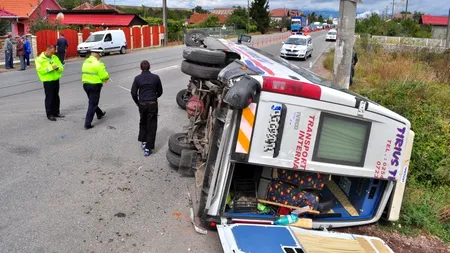 ACCIDENT DE MICROBUZ pe  DN 1D. 12 persoane au fost RĂNITE