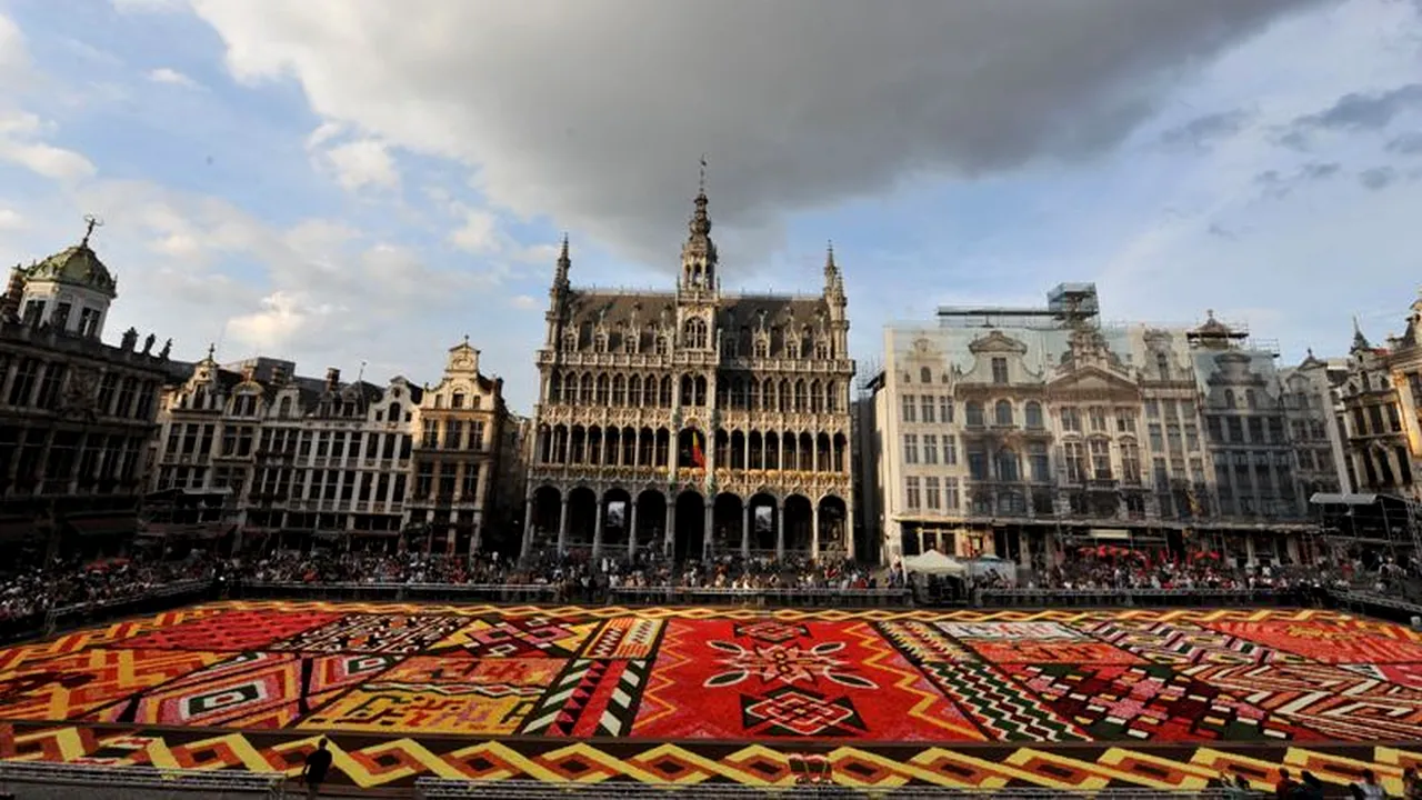 Bruxelles-ul a înflorit. Covor din 750.000 de begonii în Grand Place