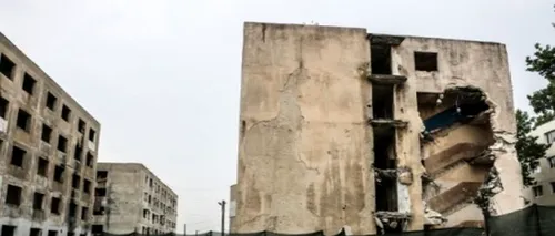 Caz incredibil la Giurgiu. Angajații unei firme au demolat un alt imobil decât era stabilit. Primar: „Omul ăla a zis: asta e blocul și Dorel s-a apucat de treabă