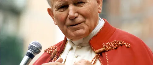 Moaștele celui mai iubit Papă din lume, în România. Credincioșii se închină la racla Papei Ioan Paul al II-lea. FOTO
