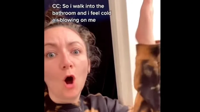 Descoperire incredibilă! O tânără s-a uitat în spatele oglinzii de la baie și a rămas șocată - VIDEO