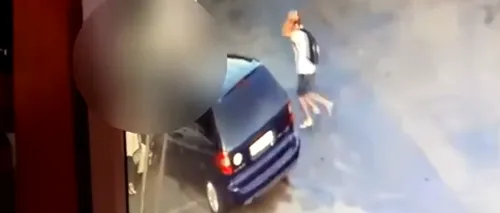 Un adolescent de 15 ani a lovit cu mașina o mamă care își plimba copilul într-o parcare, în Alexandria. VIDEO cu momentul accidentului