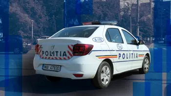 Mașină electrică făcută scrum după un ACCIDENT în Iași. Două persoane, transportate la spital