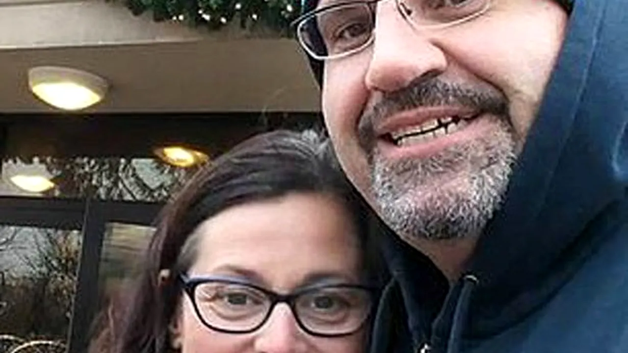 Un bărbat a vrut să-i bată pe angajații unui fast-food, după ce a văzut ce scria pe ambalajul sandvișului cumpărat pentru soția lui / Cum s-a încheiat însă incidentul bizar - FOTO