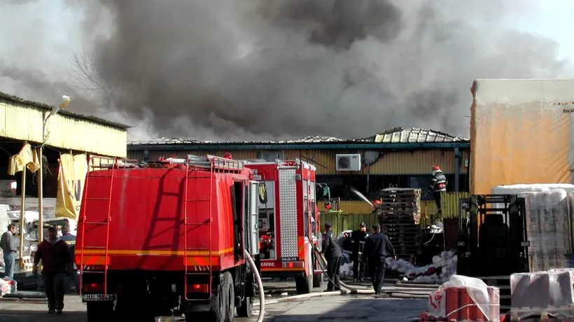 7.000 de cauciucuri au ars într-un incendiu la un depozit de anvelope din Constanța