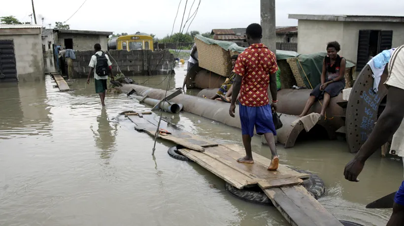 INUNDAȚII ÎN NIGERIA. Cel puțin 30 de morți și peste 120.000 de sinistrați, după deschiderea unui baraj în Camerun