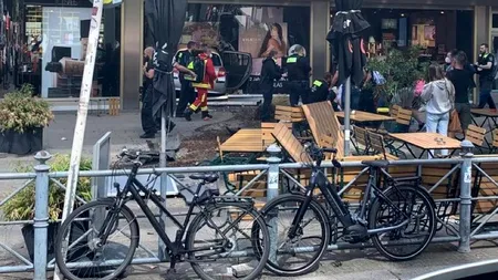 FOTO - VIDEO | O mașină a intrat în mulțime, pe una dintre cele mai aglomerate străzi din Berlin: Un om a murit și cinci persoane sunt grav rănite / Șoferul, un bărbat de 29 de ani, de origine armeană, a fost reținut și este audiat