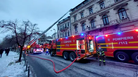 UPDATE VIDEO | Antique Hostel din București în flăcări. Imobilul nu deține autorizație de securitate la incendiu. 20 de persoane, evacuate