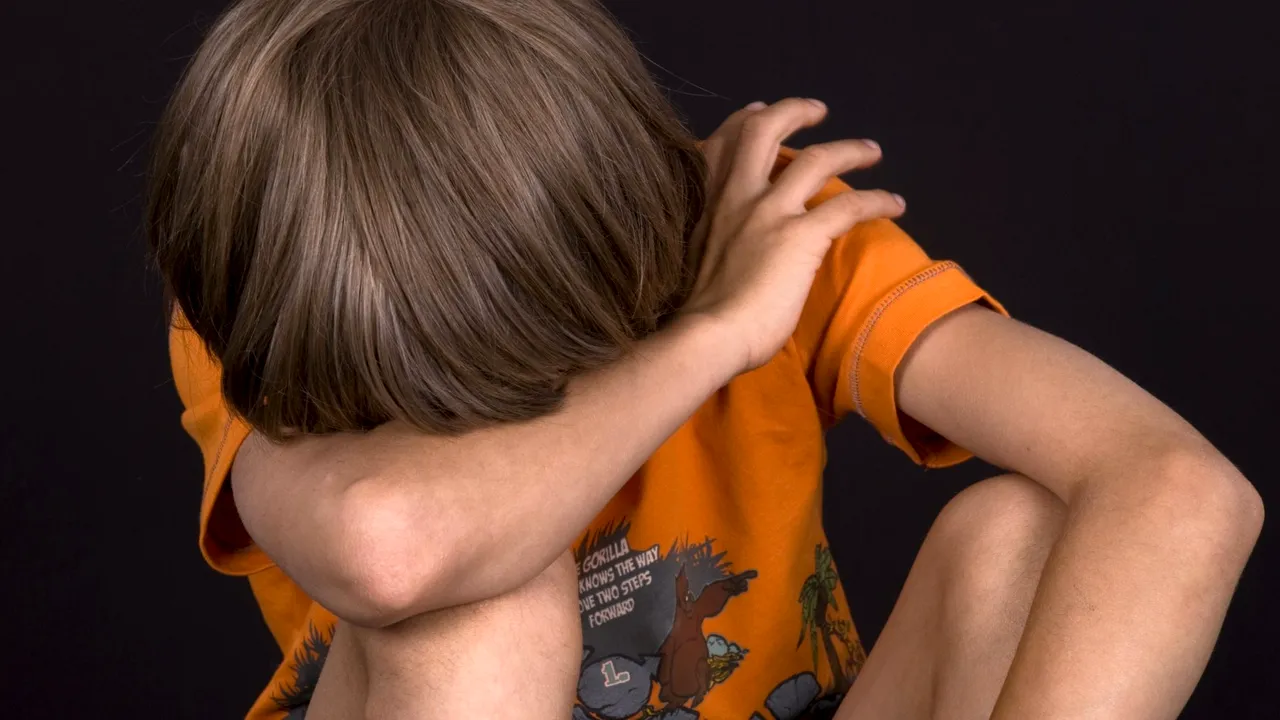 Caz ȘOCANT. Un bărbat este suspectat că și-ar fi VIOLAT nepotul de doar 5 ani