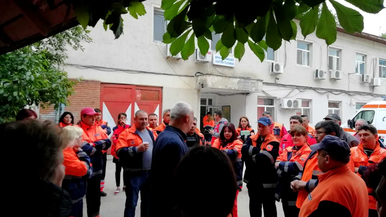 Protest la Ambulanța Teleorman: Zeci de angajați îl susțin pe fostul director al serviciului după ce a fost revocat din funcție