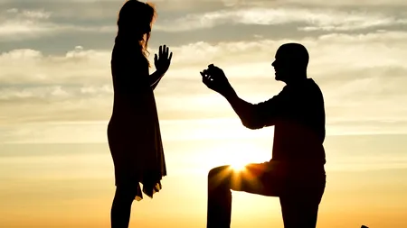 Bărbatul care a cerut-o în căsătorie pe iubita lui, dar n-a uitat-o nici pe sora ei. Povestea incredibilă a celor trei