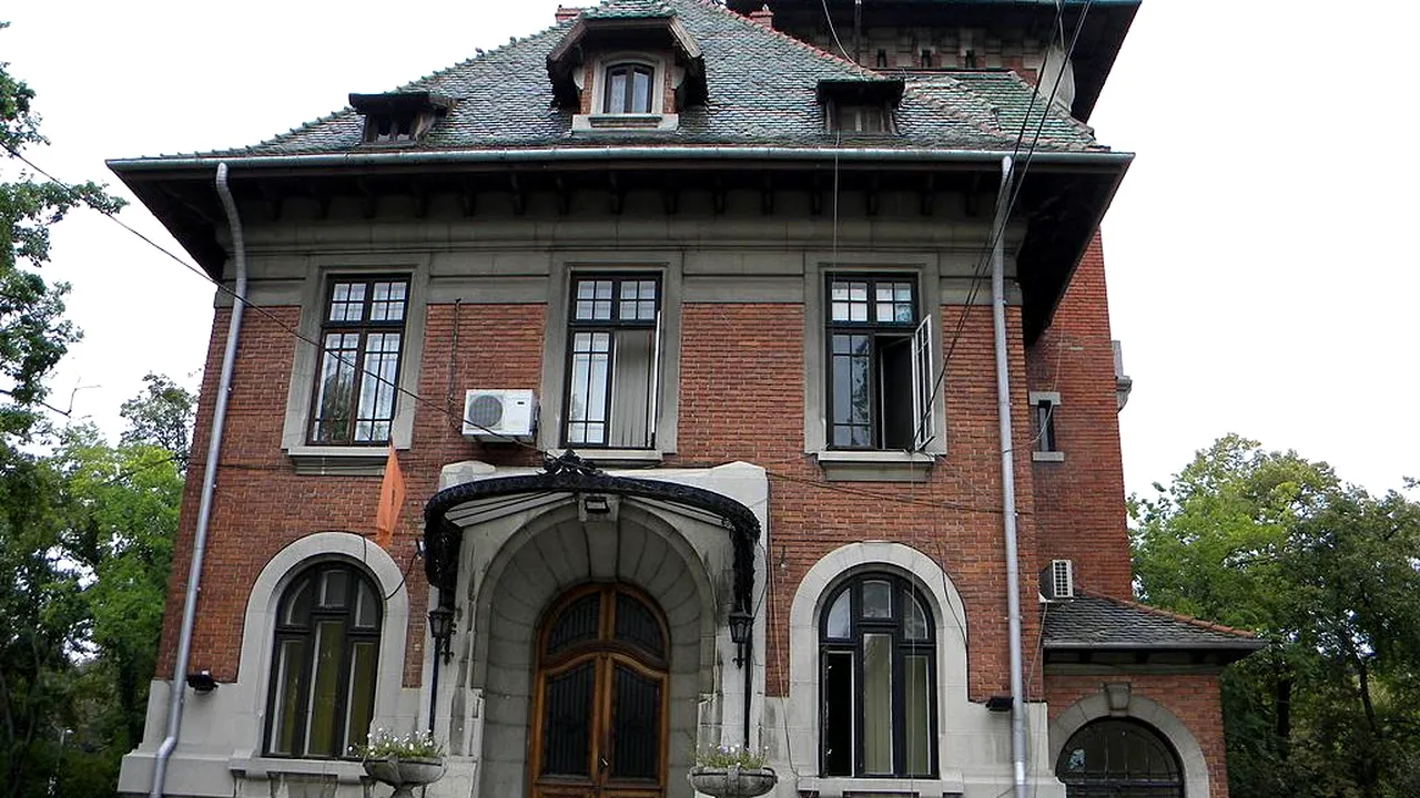 Nicușor Dan anunță că lucrările de construcție începute în curtea sediului PNL din Modrogan 1 rămân suspendate