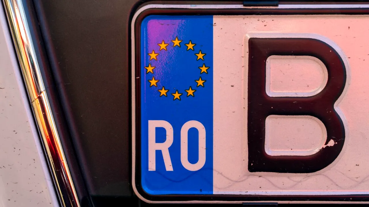 Cât este taxa pentru plăcuțele de înmatriculare. Tarifele au fost majorate