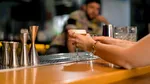 Un bar din Italia „AMENDEAZĂ” clienții cu un euro la fiecare înjurătură rostită. Ce sumă a reușit să strângă patronul