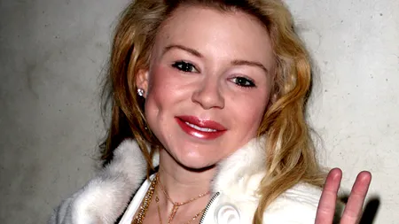 Povestea unei miliardare care a trăit într-un lux exagerat și a murit singură, la 30 de ani, într-o locuință mizeră
