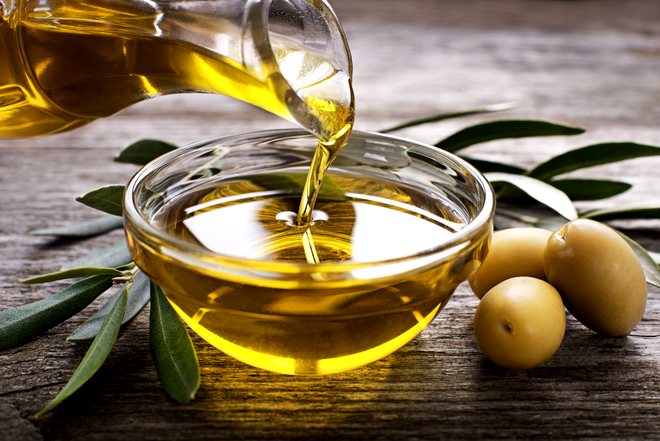 Când expiră uleiul de măsline și ce gest banal te ajută să îți dai seama dacă mai este sau nu bun pentru consum