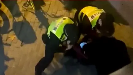 VIDEO | Revoltă în China. Jurnalist BBC, arestat și bătut de polițiști în timp ce transmitea live din Shanghai!