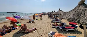 Problemele litoralului românesc: Gropi în mare, alge pe plajă. Plajele au fost invadate de plantele marine