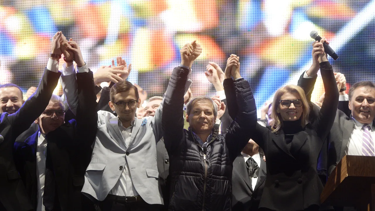 Opoziția SE ÎNCAIERĂ! Cioloș: PNL refuză să se reformeze. Orban: M-au mirat întotdeauna carierele politice CIUDATE